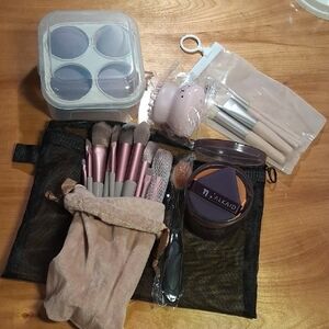 Make up Brush Set with Storage and Accessories